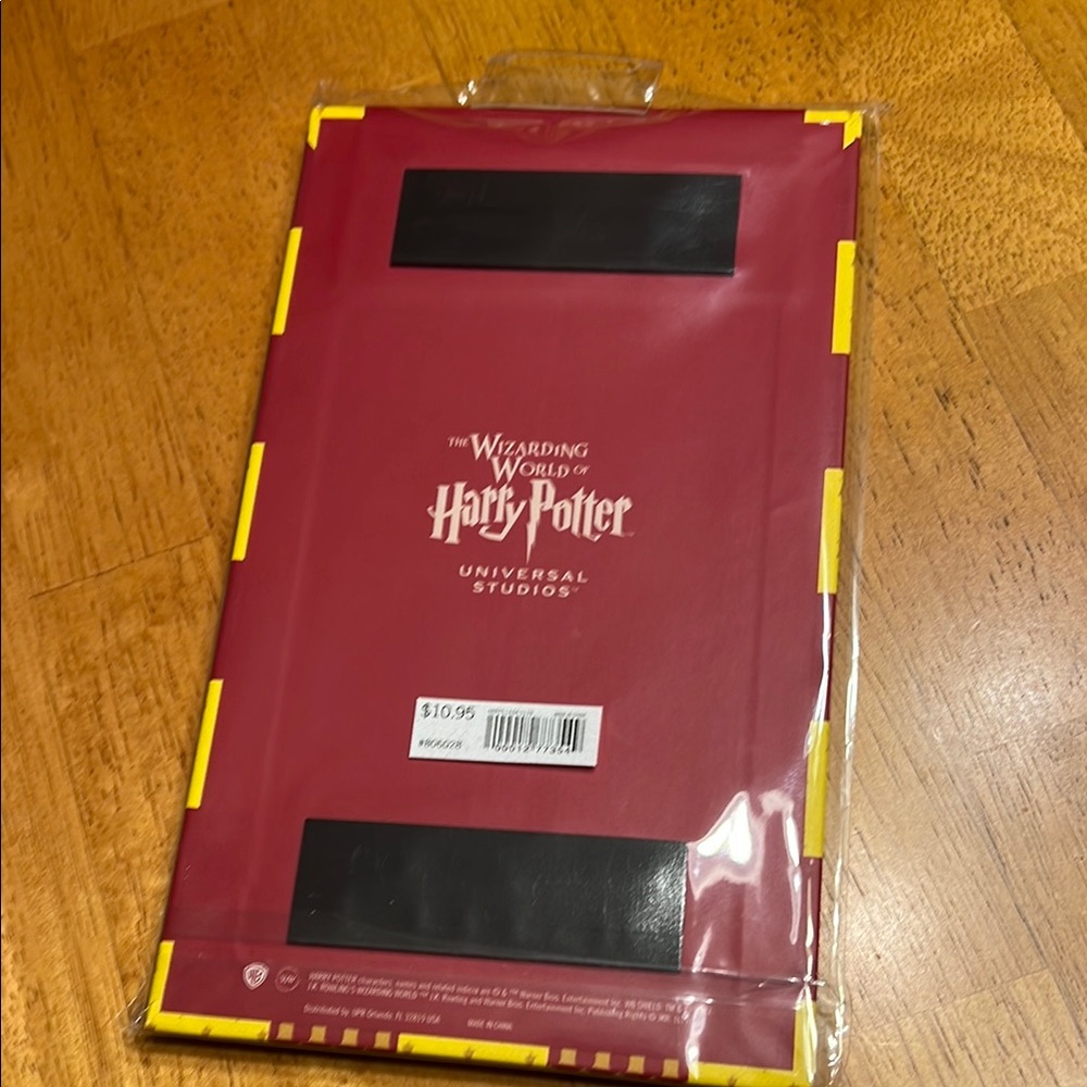 Harry Potter Griffindor Magnetic Notepad - Picture 2 of 5